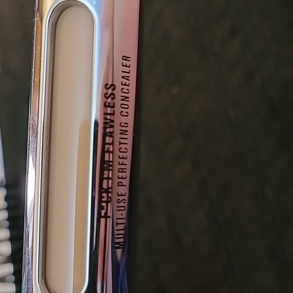 Concealer - Picture 2 of 4